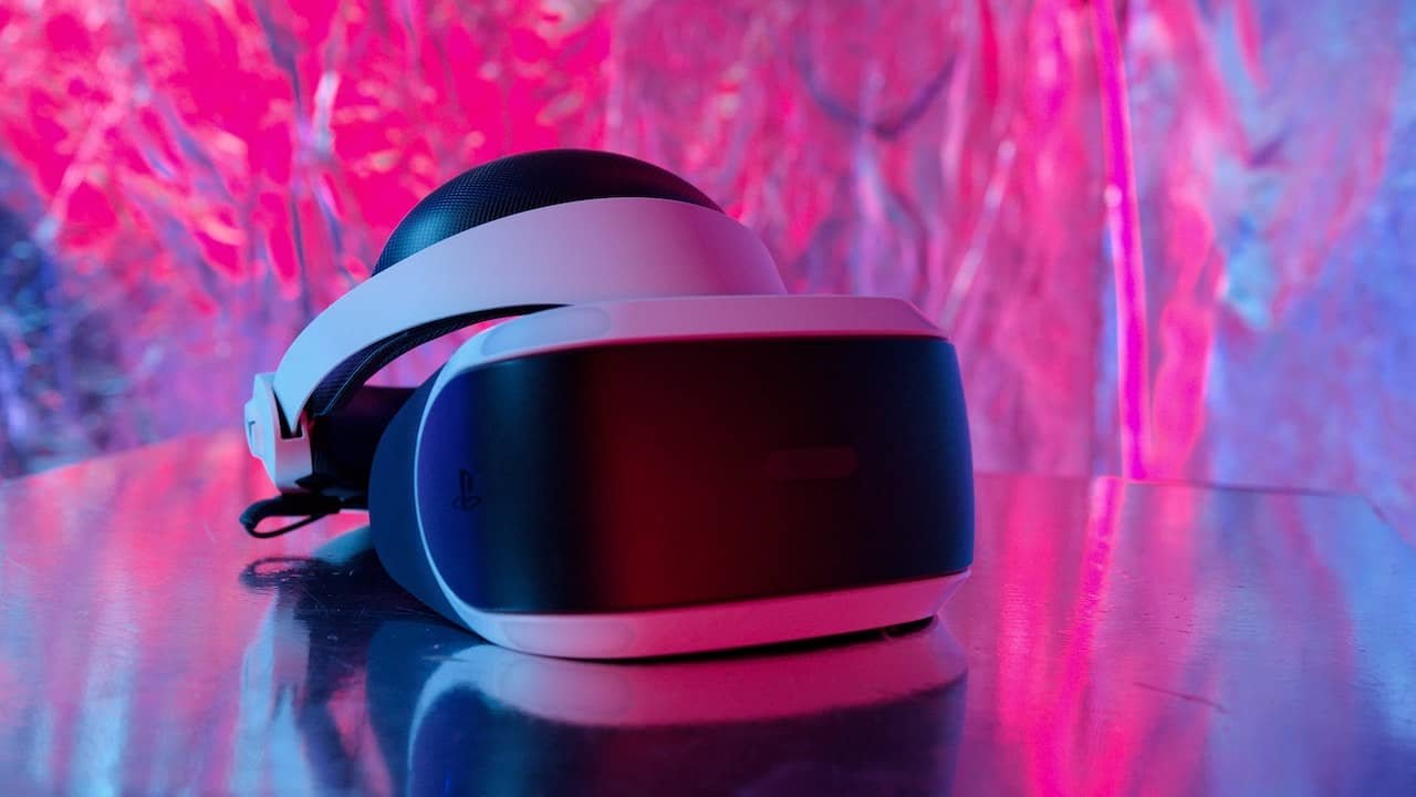 PlayStation VR vs. Oculus Rift: Virtual Reality Headset Showdown