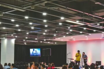 How-to-Turn-Boring-Business-Events-Into-Experiences-People-Love