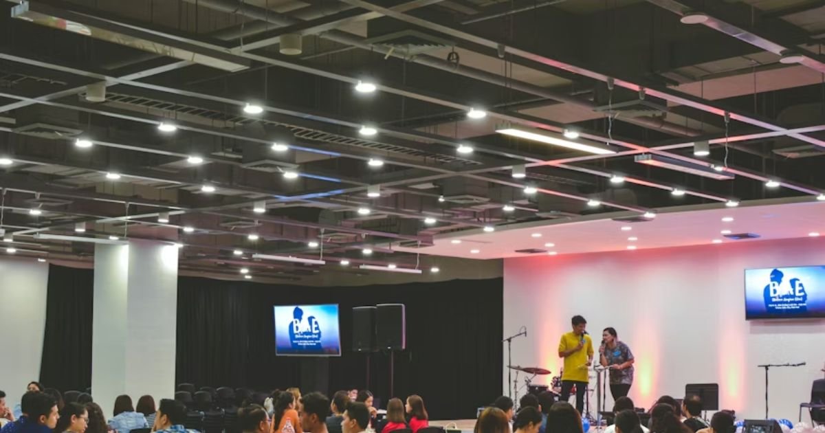 How-to-Turn-Boring-Business-Events-Into-Experiences-People-Love